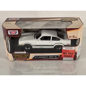 MOTORMAX 1974 Chevrolet Vega GT White 1:24 Diecast Model Car Forgotten Classics